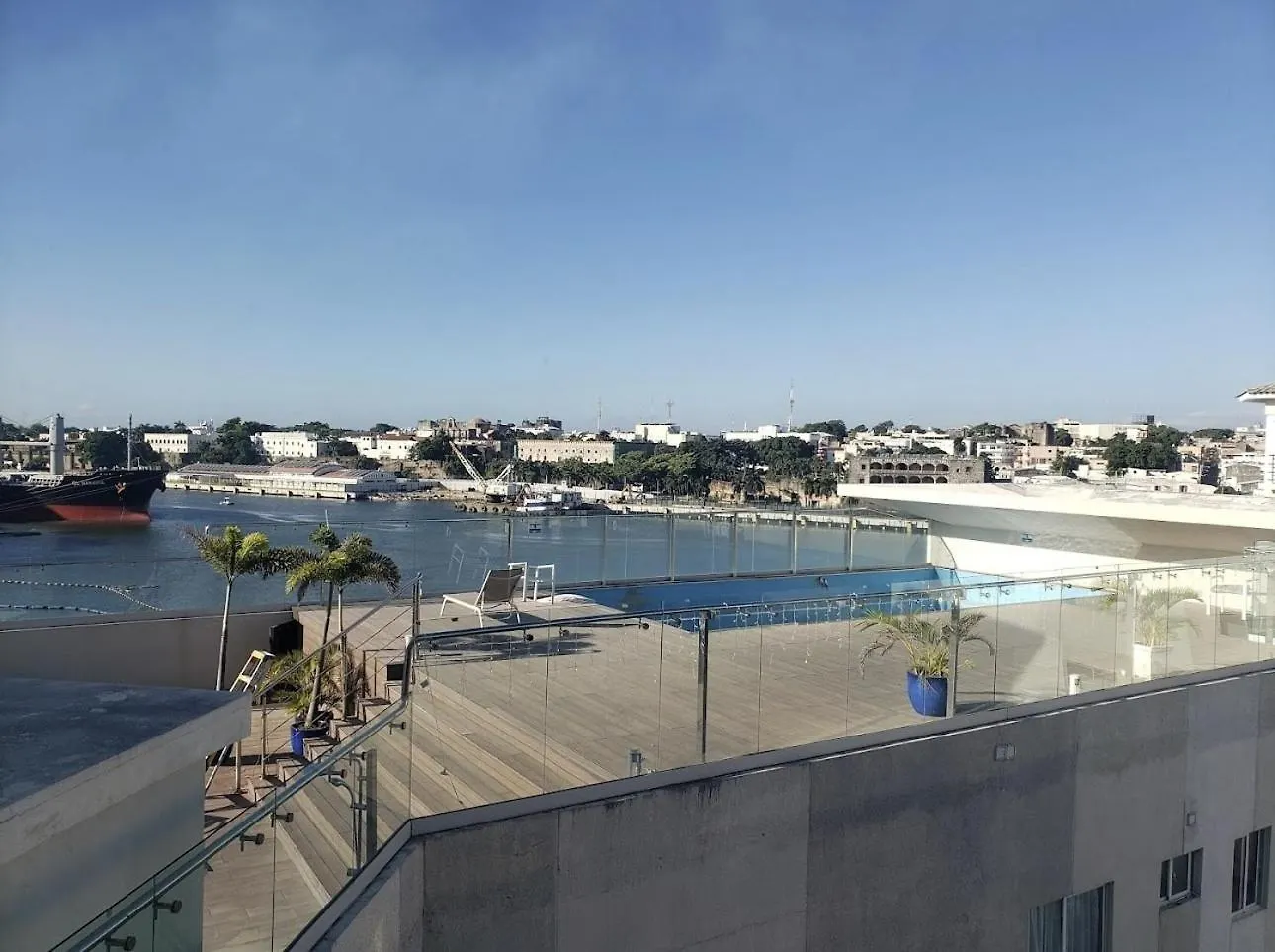 Modern Colonial Wter View Apartment Calero